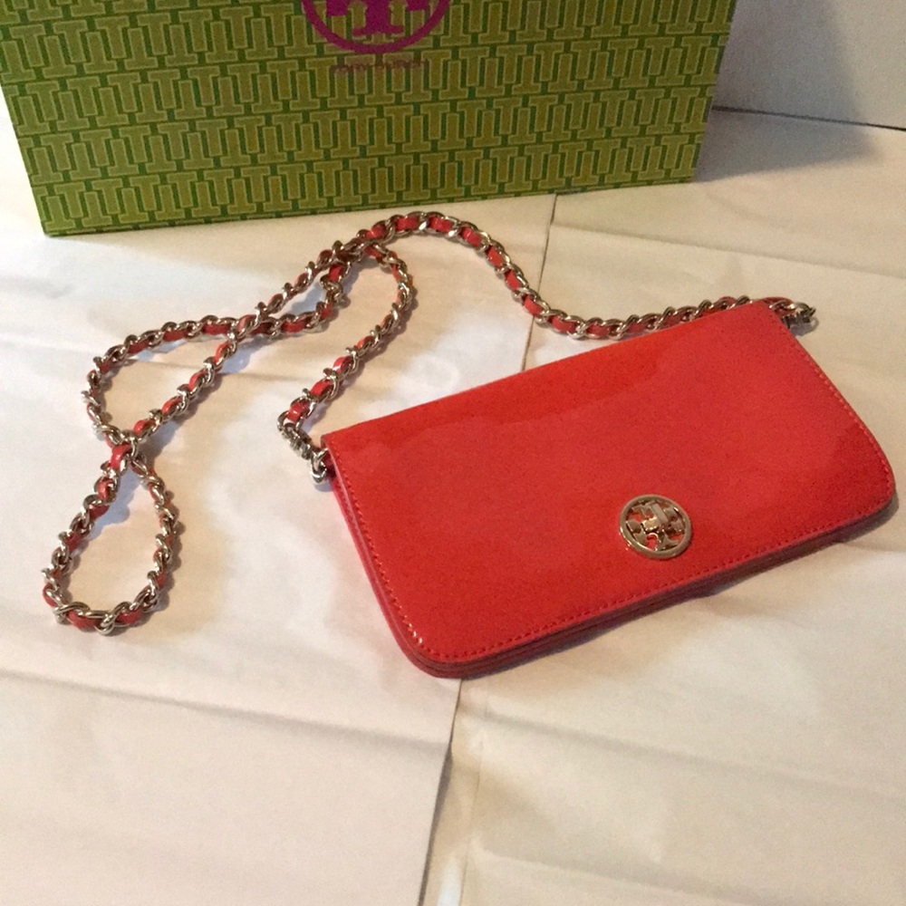 Tory Burch Orange crossbody patent leather bag. - Picture 2 of 3